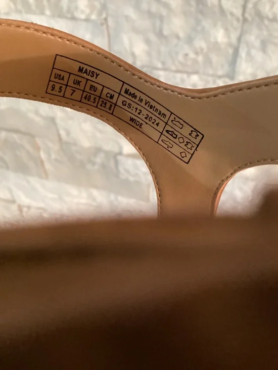 Vionic Maisy Dress Sandal (New) - Picture 5 of 9